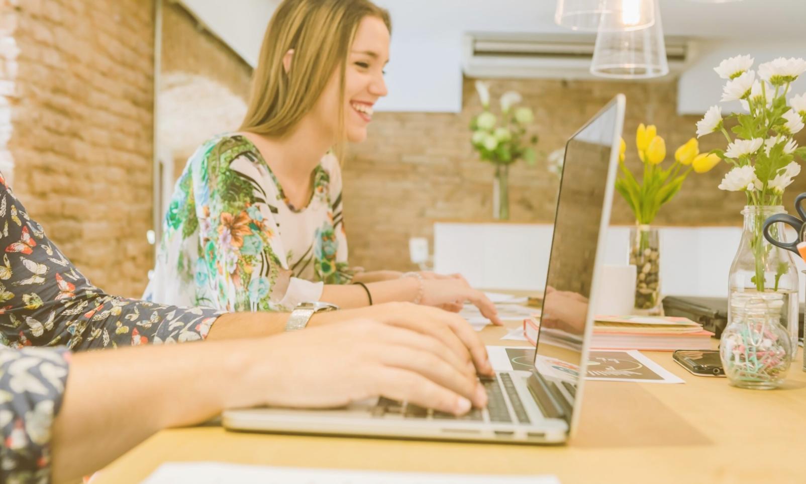 Tablero estratégico con planificación de campaña SEO